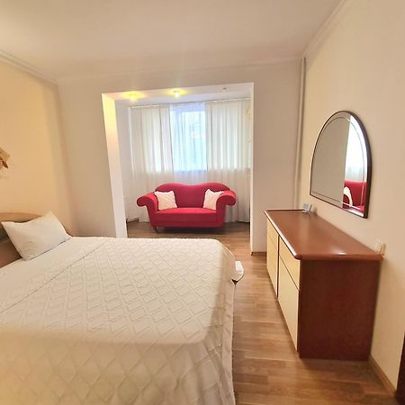 Stefan Cel Mare Apartment คีชีเนา ภายนอก รูปภาพ