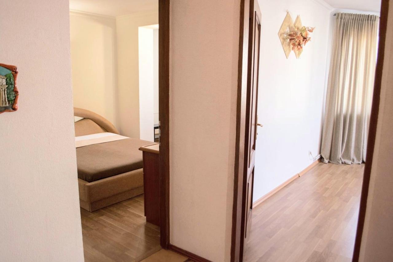 Stefan Cel Mare Apartment คีชีเนา ภายนอก รูปภาพ