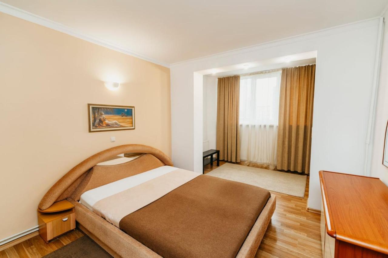 Stefan Cel Mare Apartment คีชีเนา ภายนอก รูปภาพ